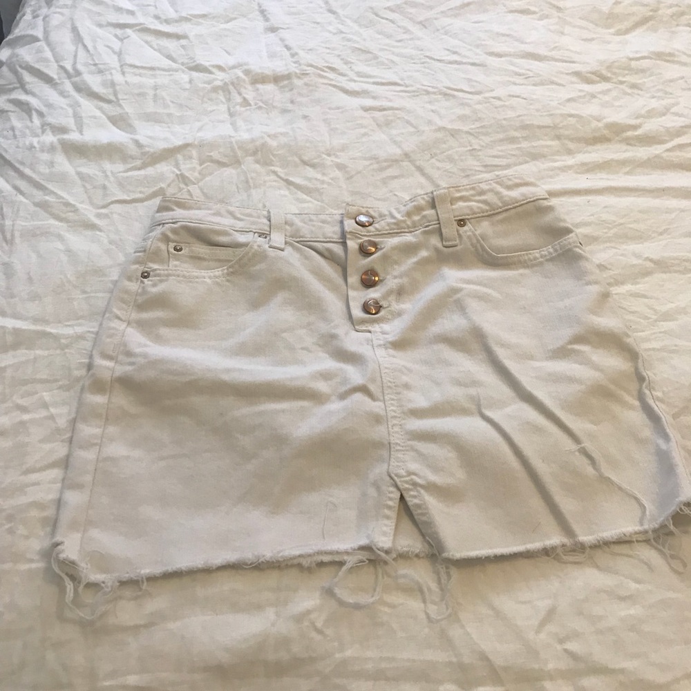 Joe’s white skirt